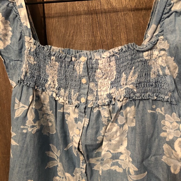 Old Navy Smocked Square Neck Floral Jean Top in Blue Size Medium - Picture 4 of 15
